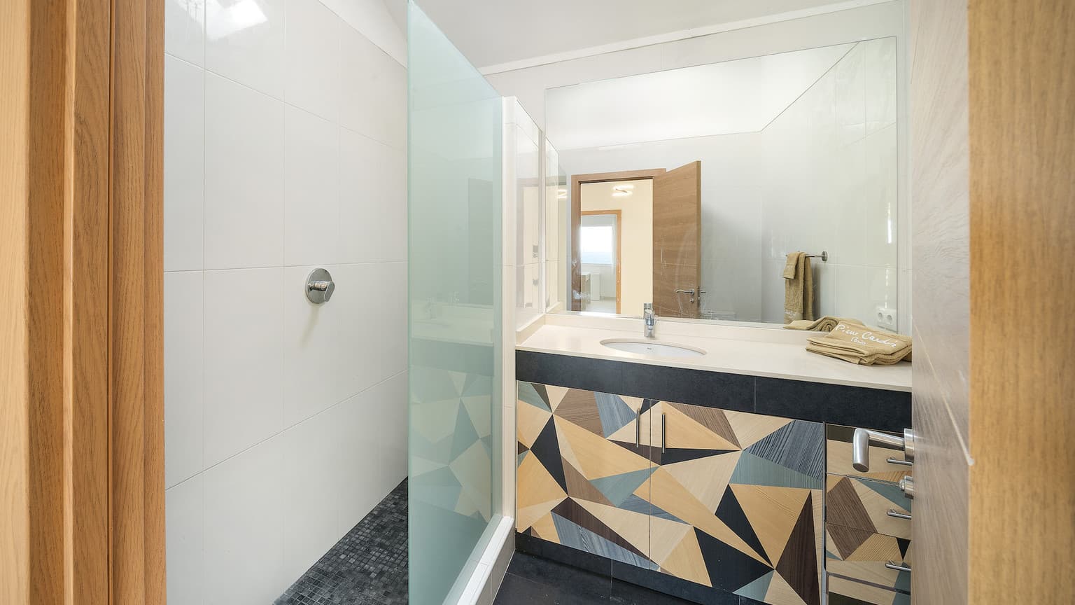 Direct Sea Access Townhouse for Long Term Rent - Gallery image 8