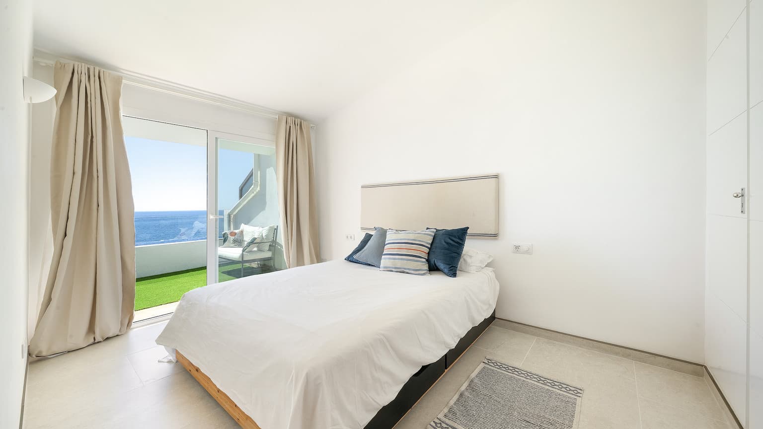 Direct Sea Access Townhouse for Long Term Rent - Gallery image 11