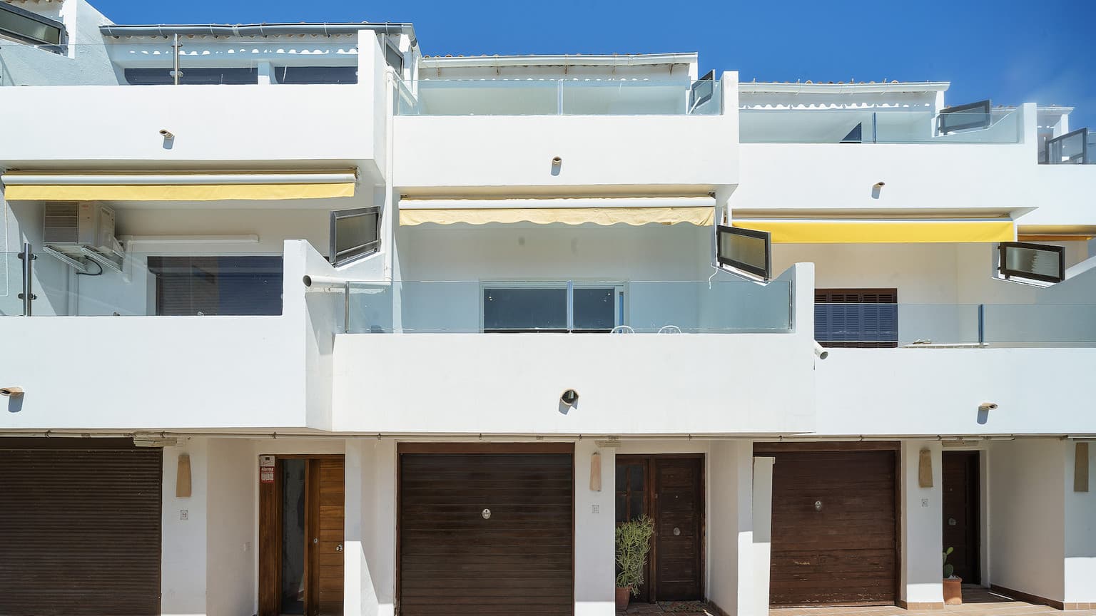 Direct Sea Access Townhouse for Long Term Rent - Gallery image 14