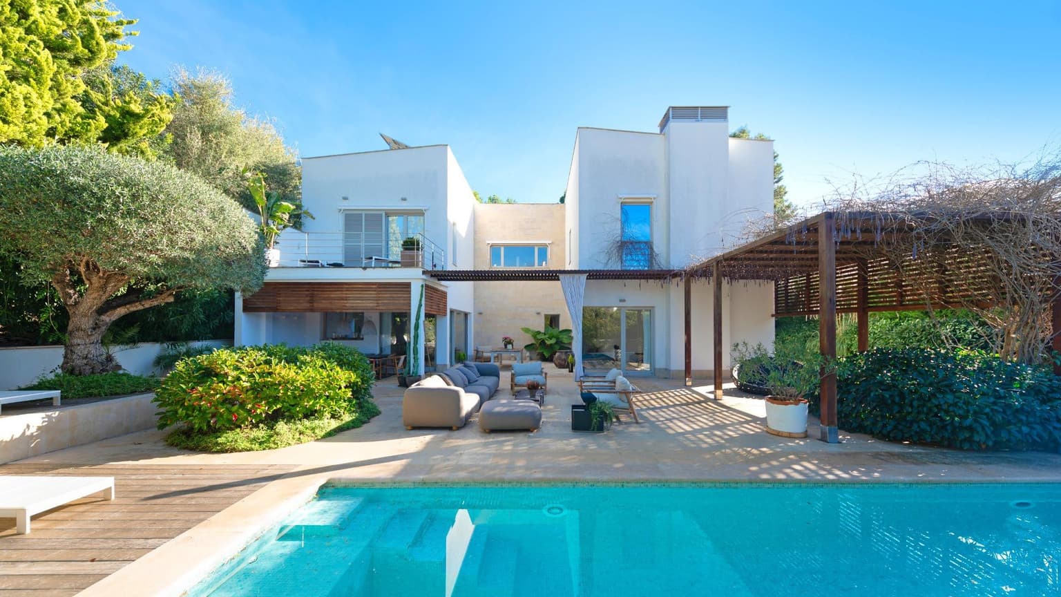 Modern Six Bedroom Villa in Sunny Old Bendinat - Gallery image 1