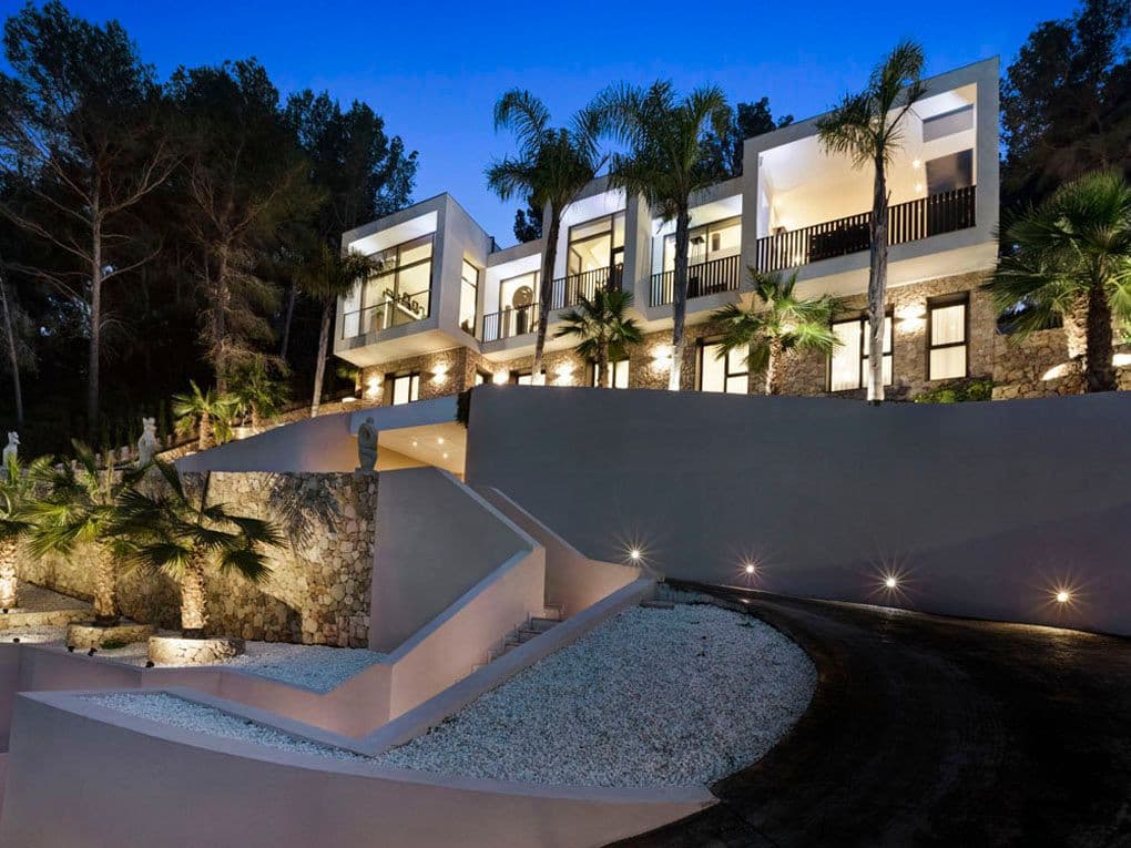 Spacious Villa with Pool in Sunny Costa Den Blanes - Gallery image 1