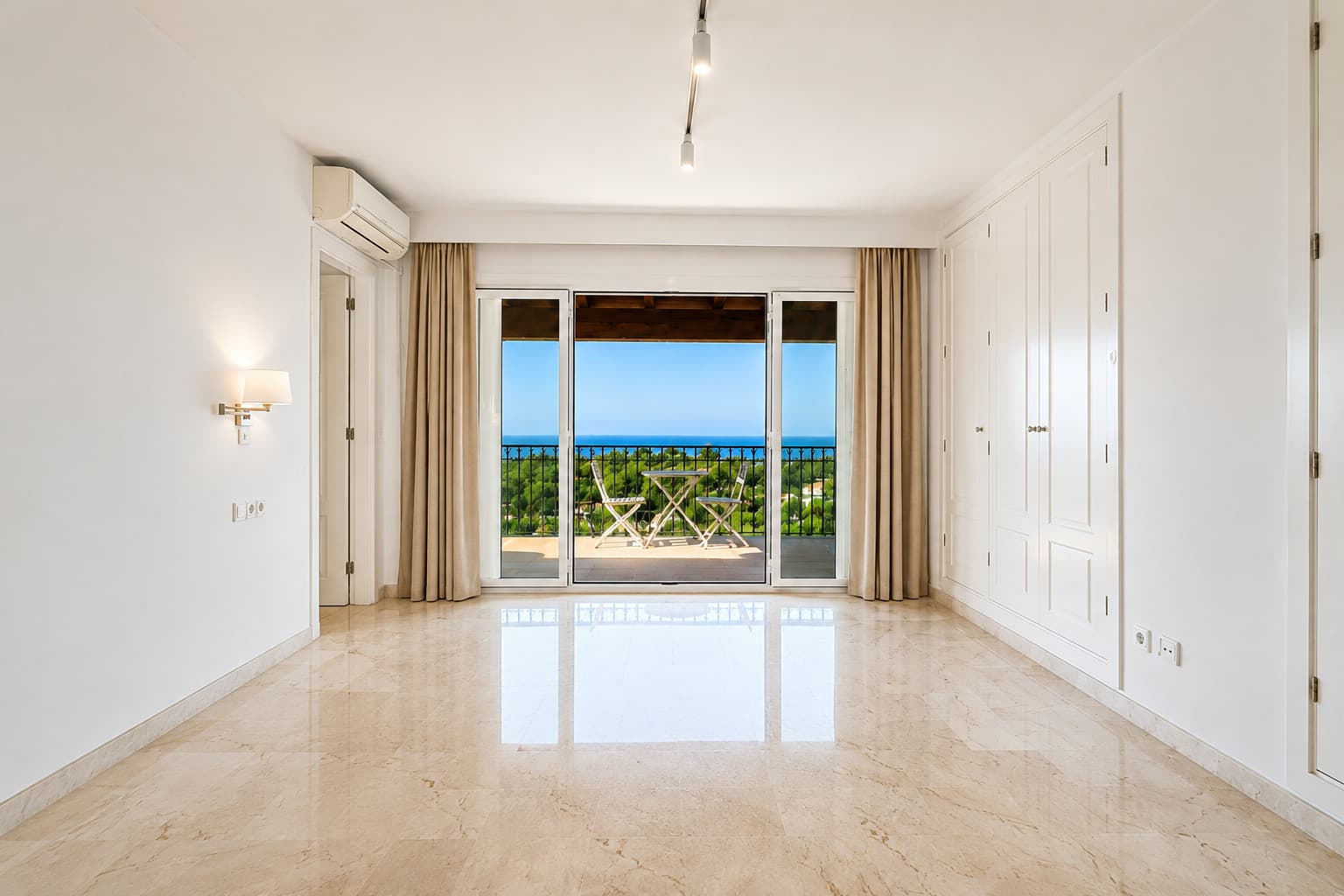 Mediterranean Family Villa with Sea Views for Rent in Bendinat - Gallery image 11