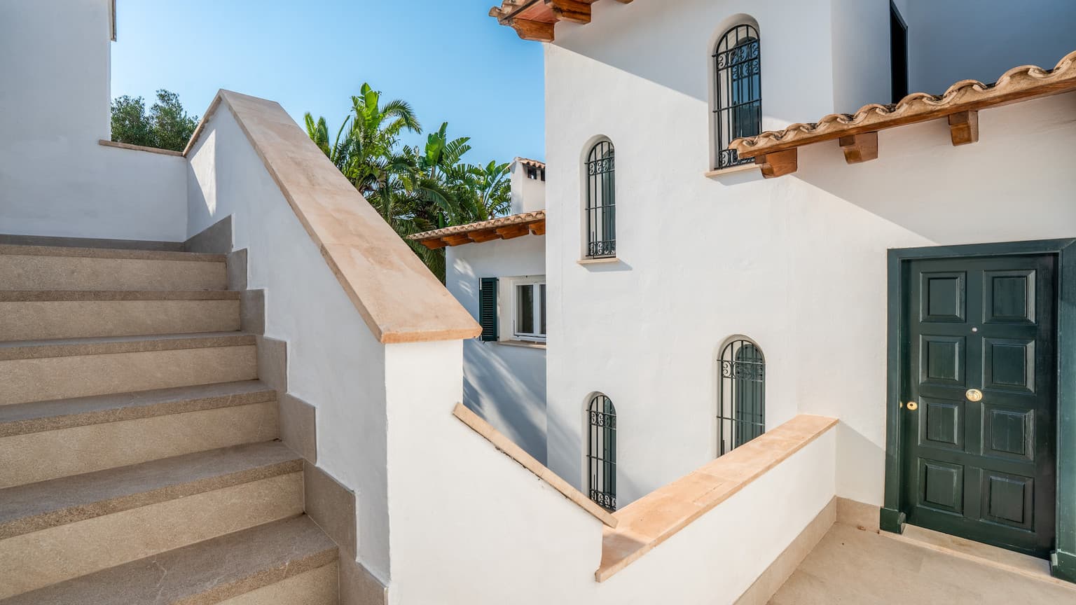 Mediterranean Family Villa with Sea Views for Rent in Bendinat - Gallery image 4