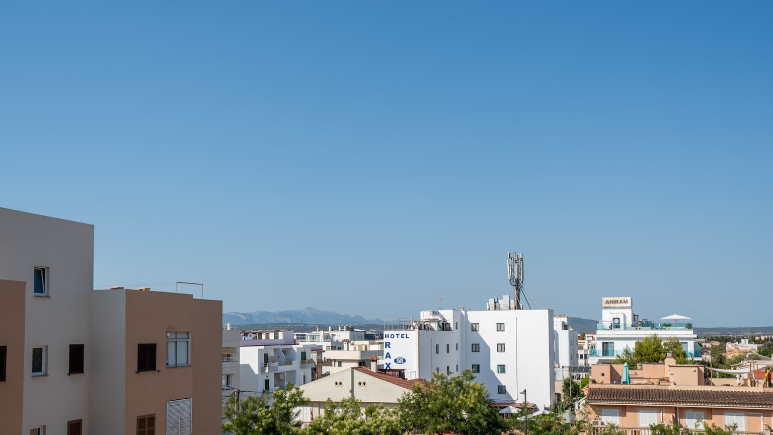 Contemporary Loft with Partial Sea Views on the Seafront in Les Meravelles – Playa de Palma - Gallery image 6