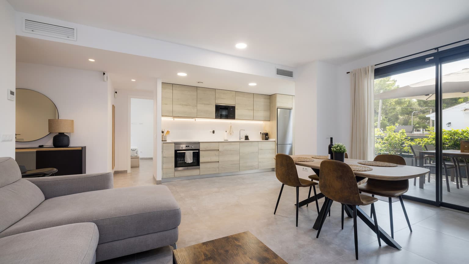 Modern Groundfloor Apartment with garden for rent in new complex, 3 minute walk from Beach - Gallery image 1