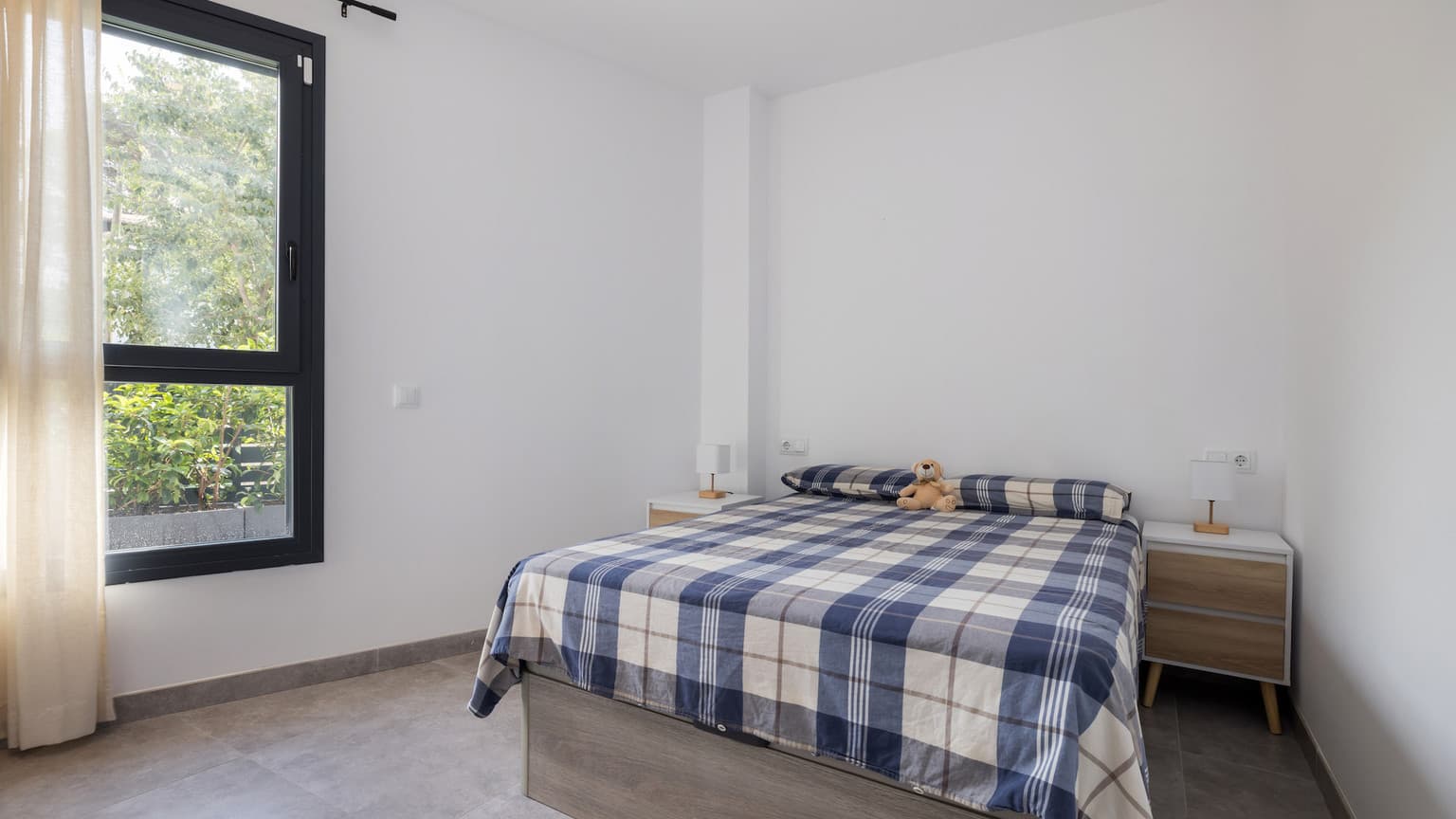 Modern Groundfloor Apartment with garden for rent in new complex, 3 minute walk from Beach - Gallery image 10