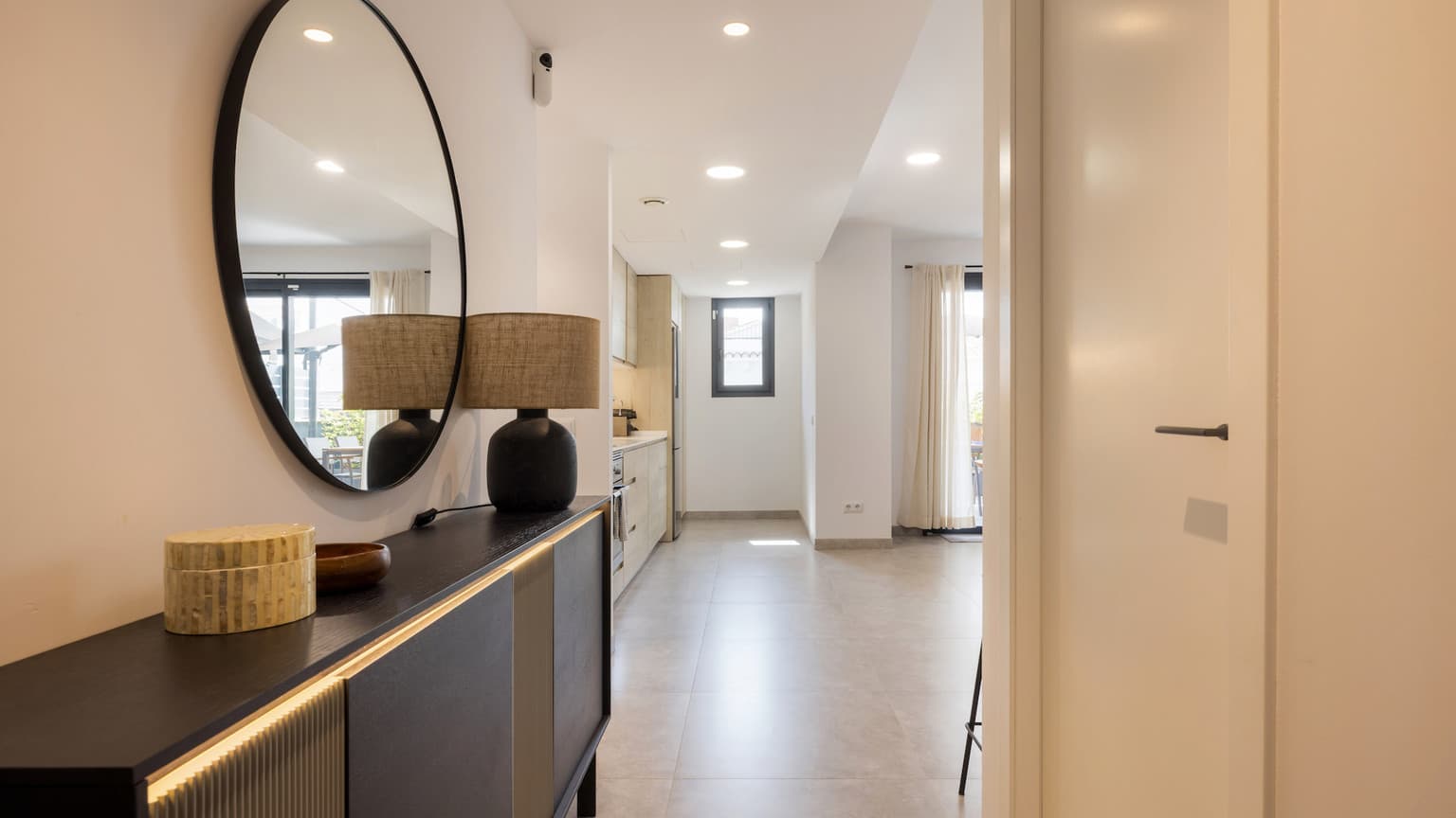 Modern Groundfloor Apartment with garden for rent in new complex, 3 minute walk from Beach - Gallery image 7