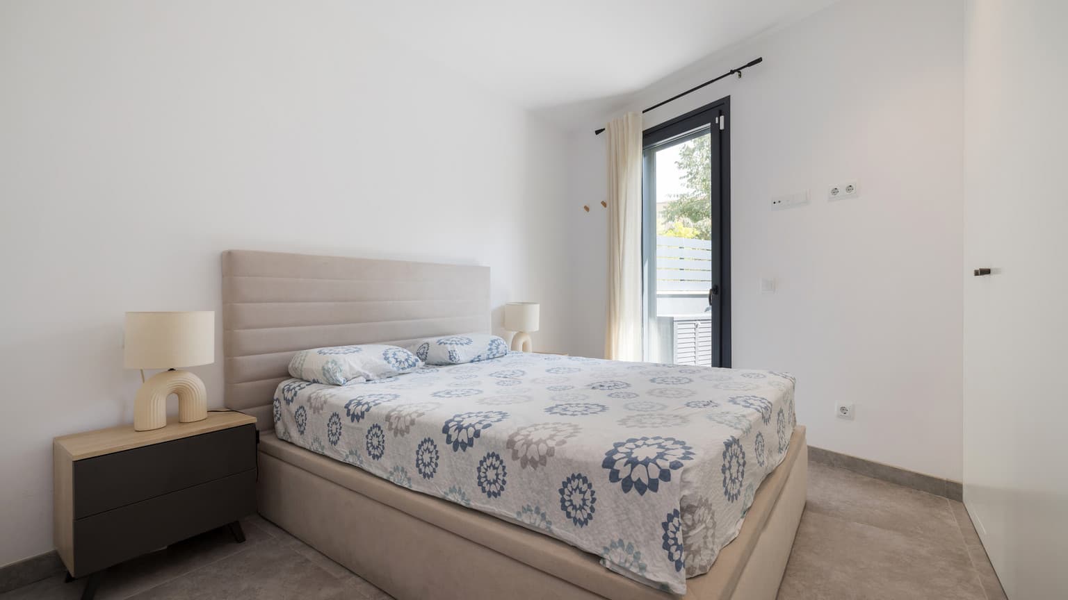 Modern Groundfloor Apartment with garden for rent in new complex, 3 minute walk from Beach - Gallery image 11