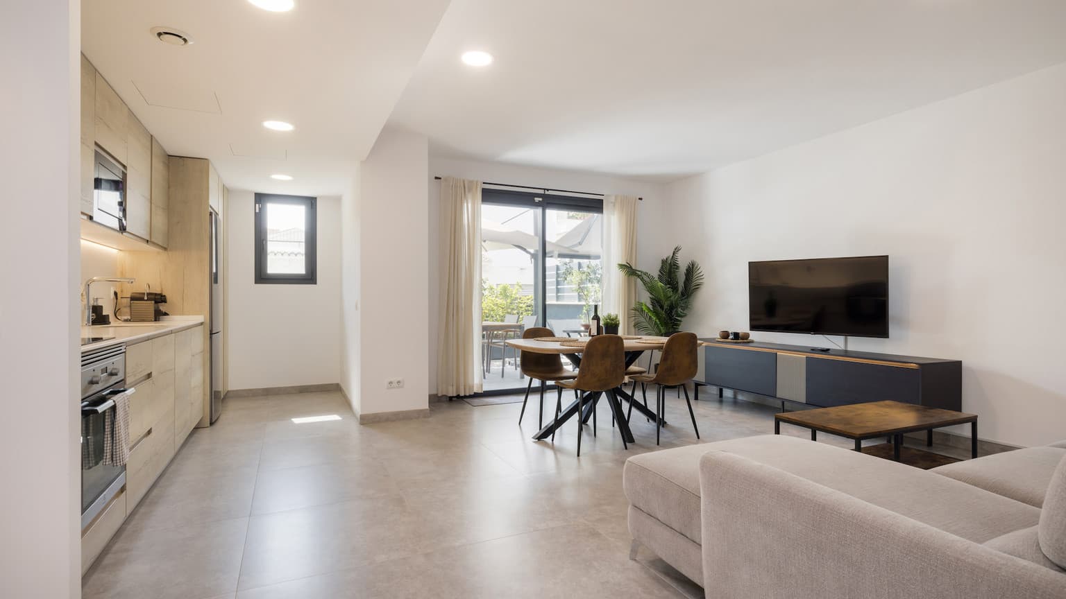 Modern Groundfloor Apartment with garden for rent in new complex, 3 minute walk from Beach - Gallery image 4