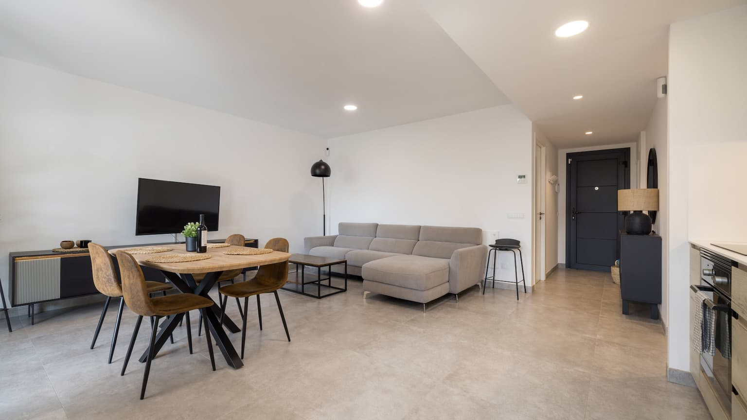 Modern Groundfloor Apartment with garden for rent in new complex, 3 minute walk from Beach - Gallery image 2