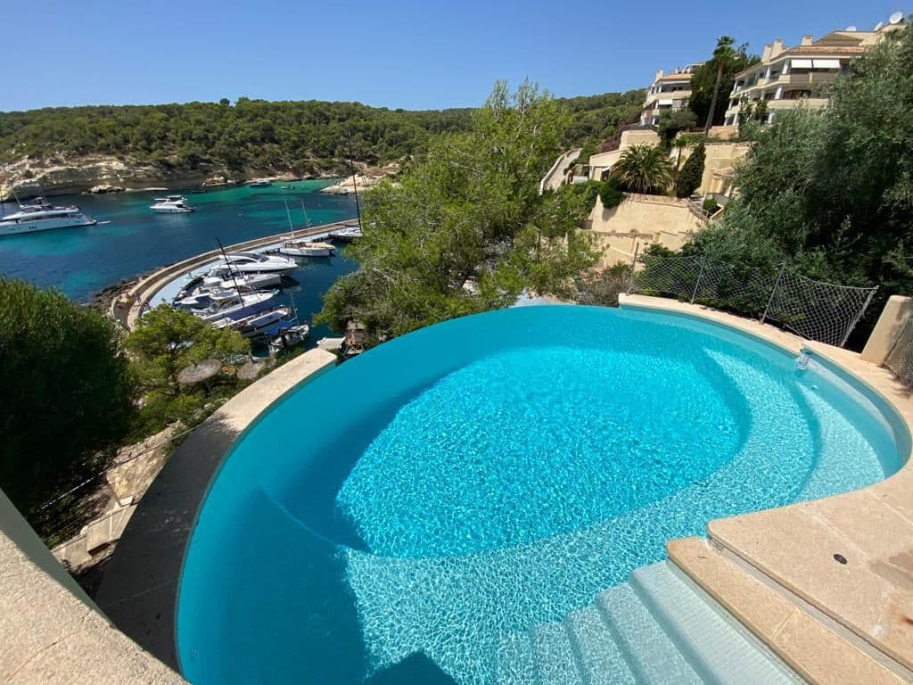 Seafront Villa with Marina & Sea Access in Sol de Mallorca - Gallery image 1