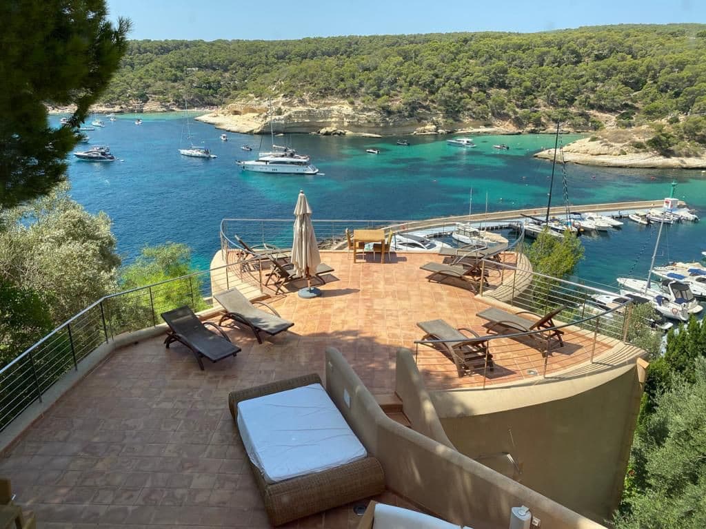 Seafront Villa with Marina & Sea Access in Sol de Mallorca - Gallery image 18