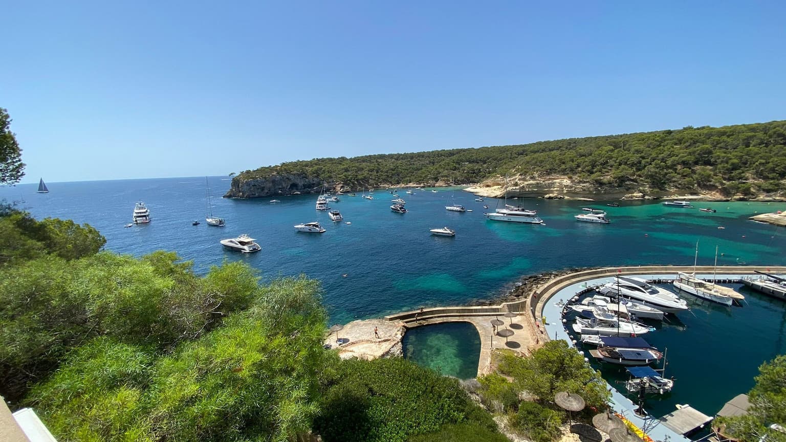 Seafront Villa with Marina & Sea Access in Sol de Mallorca - Gallery image 22