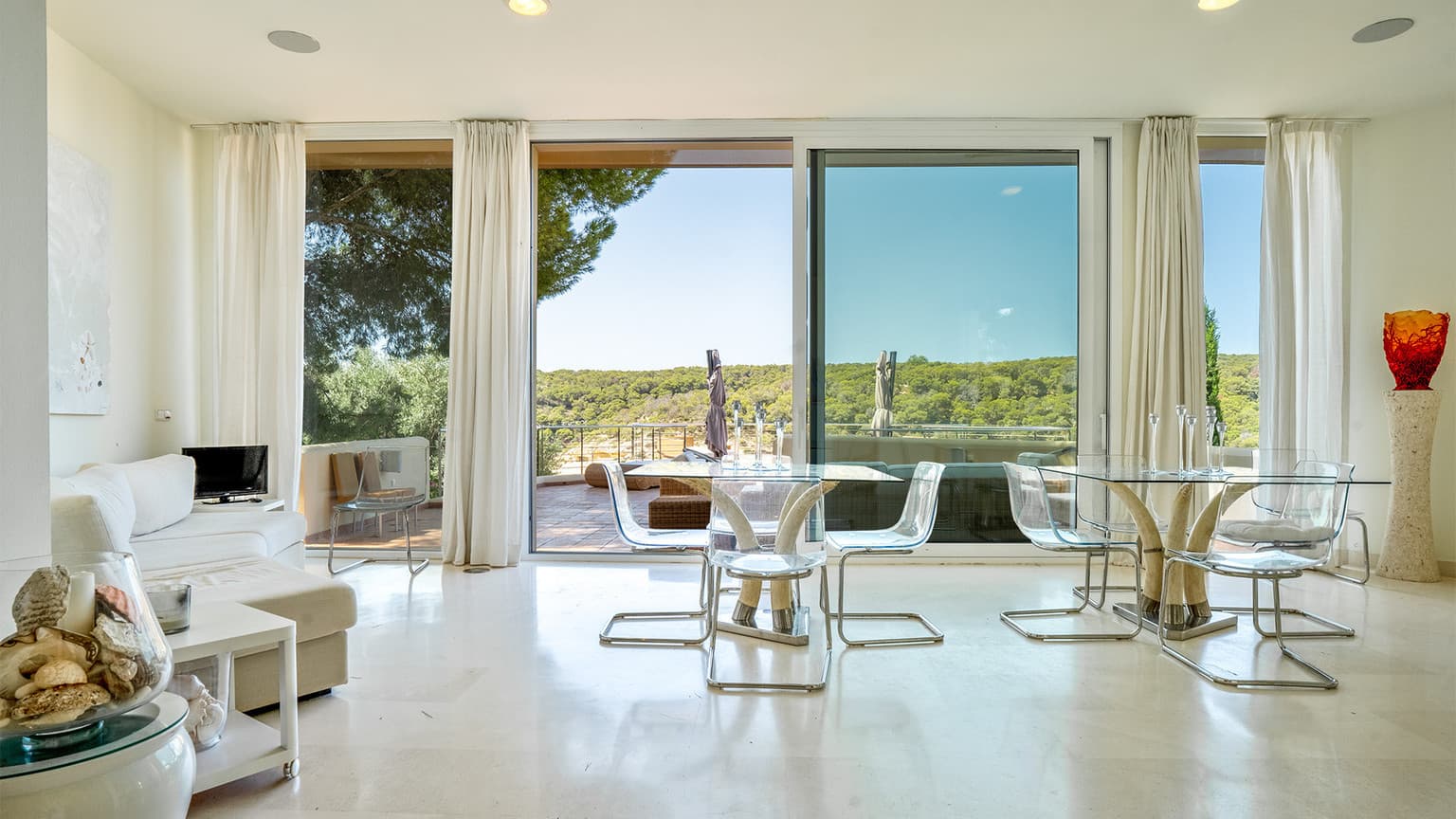Seafront Villa with Marina & Sea Access in Sol de Mallorca - Gallery image 5
