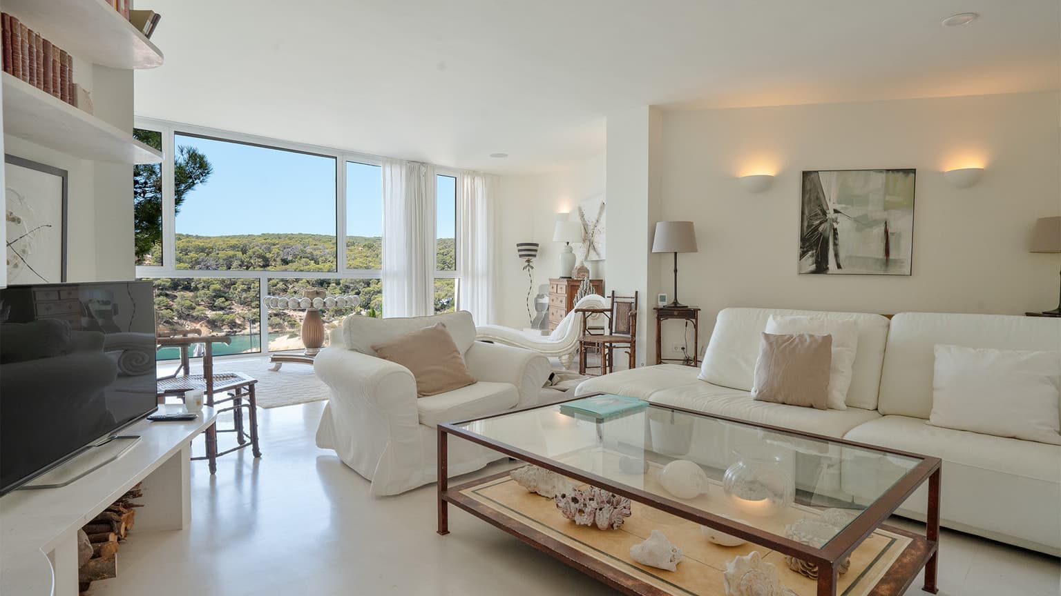 Seafront Villa with Marina & Sea Access in Sol de Mallorca - Gallery image 3