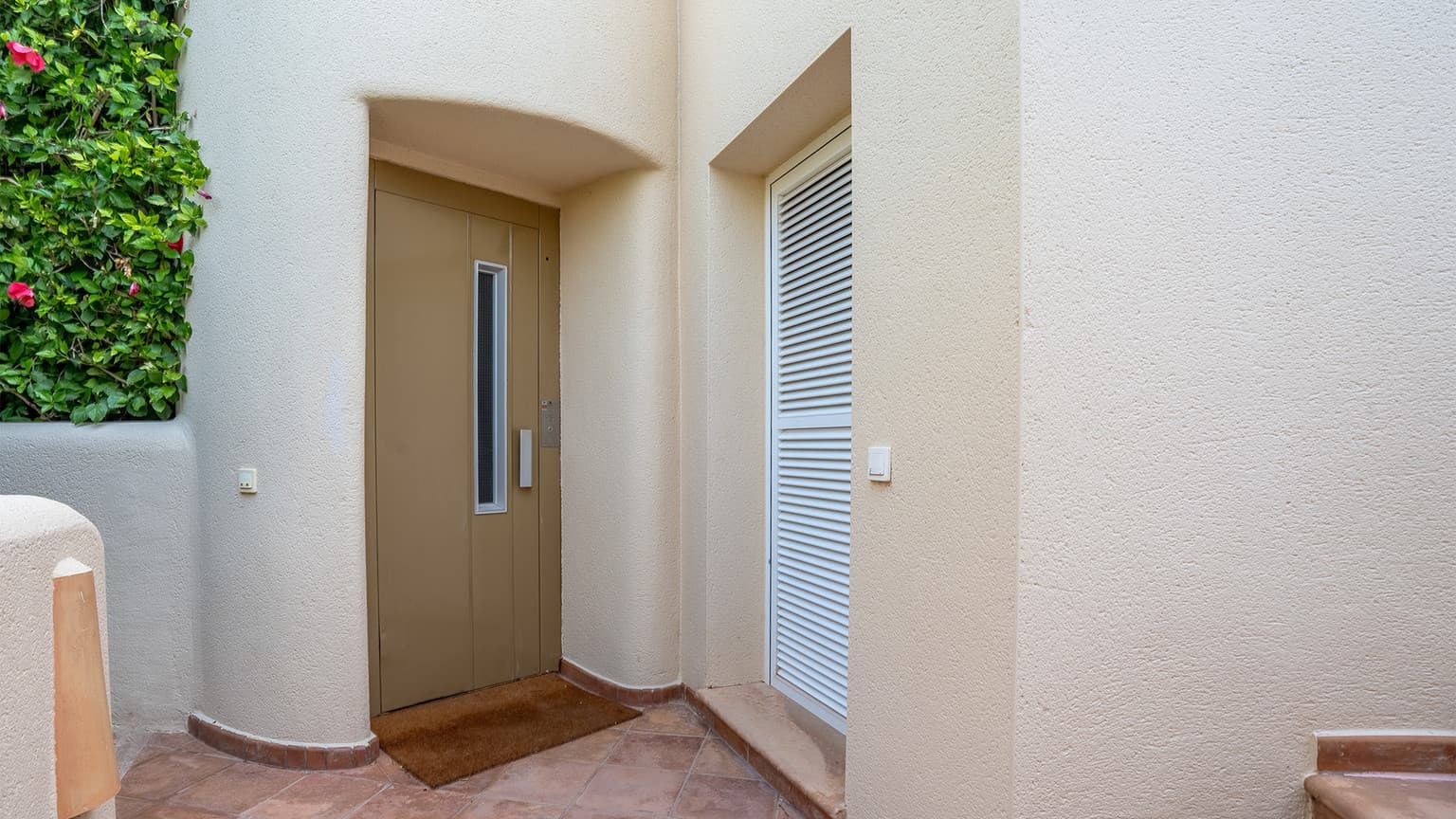 Seafront Villa with Marina & Sea Access in Sol de Mallorca - Gallery image 23