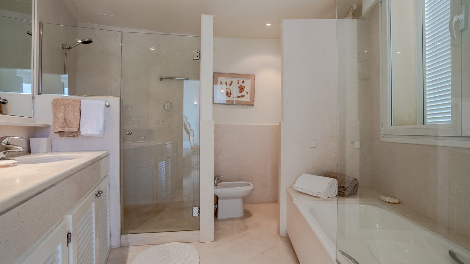 Seafront Villa with Marina & Sea Access in Sol de Mallorca - Gallery image 17