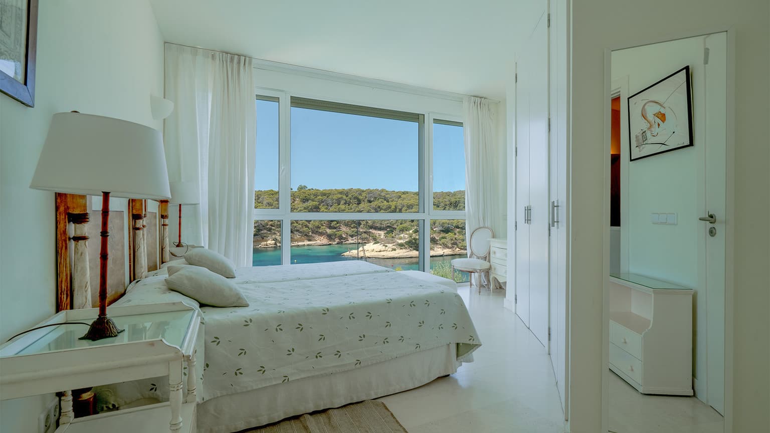 Seafront Villa with Marina & Sea Access in Sol de Mallorca - Gallery image 14