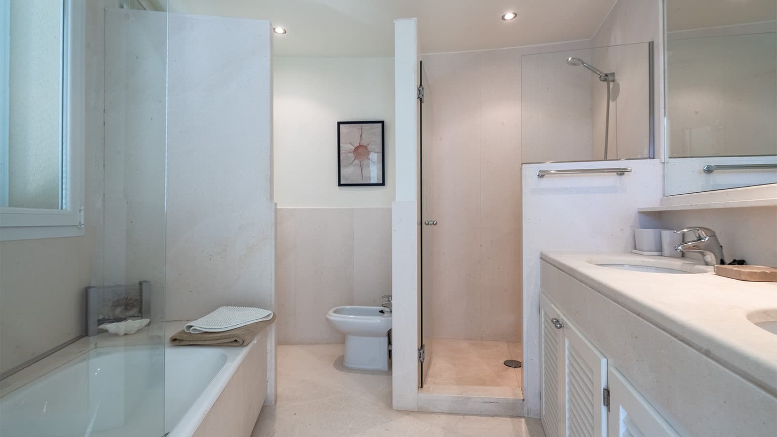 Seafront Villa with Marina & Sea Access in Sol de Mallorca - Gallery image 16