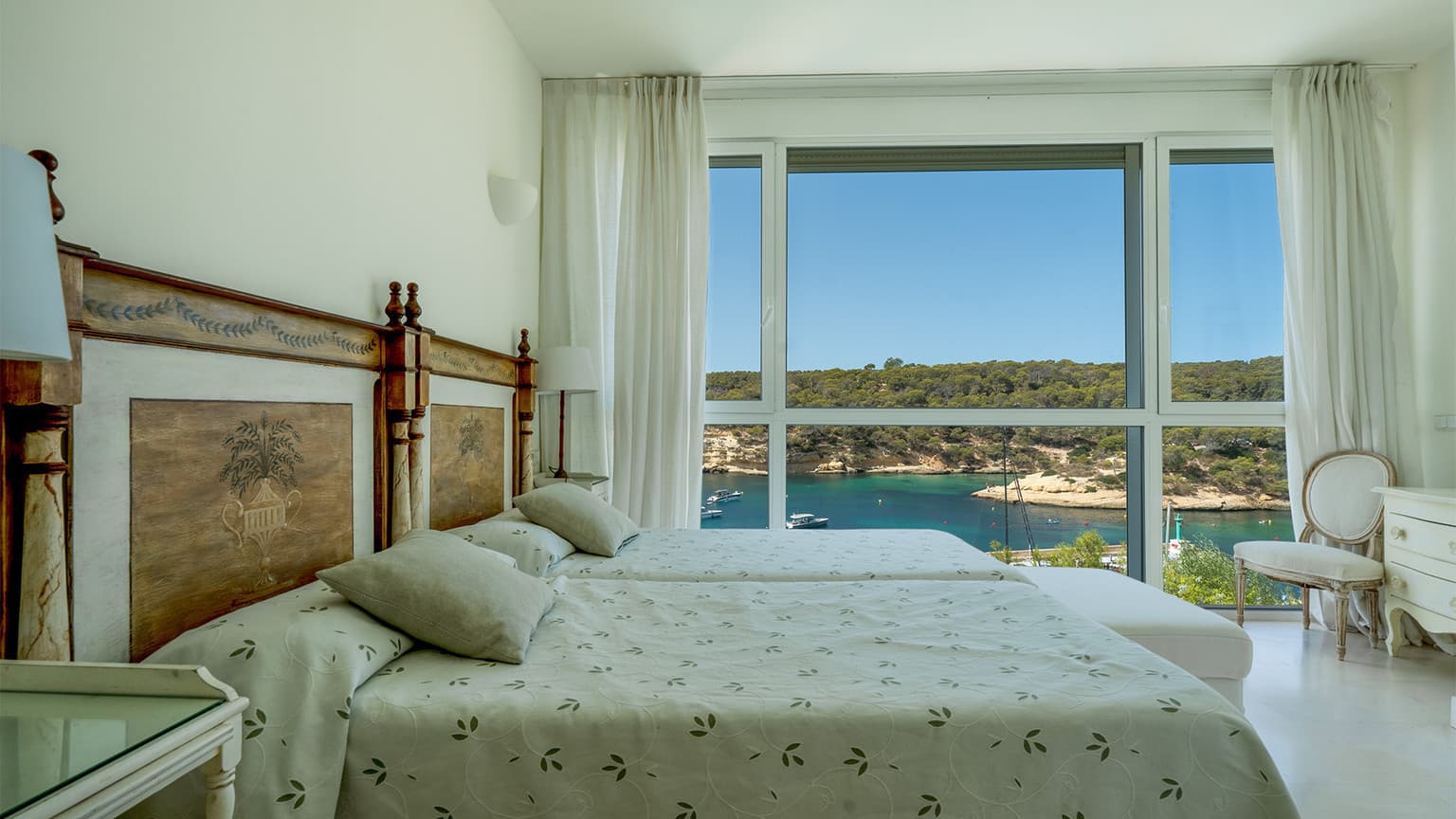 Seafront Villa with Marina & Sea Access in Sol de Mallorca - Gallery image 13