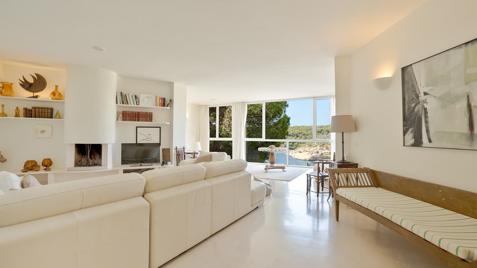 Seafront Villa with Marina & Sea Access in Sol de Mallorca - Gallery image 11