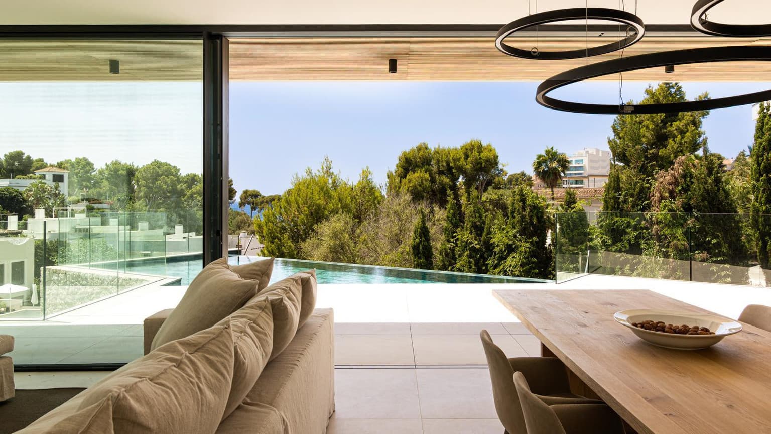Exclusive Seafront 4-Bedroom Luxury Villa with Pool only 150m from the sea. - Gallery image 15