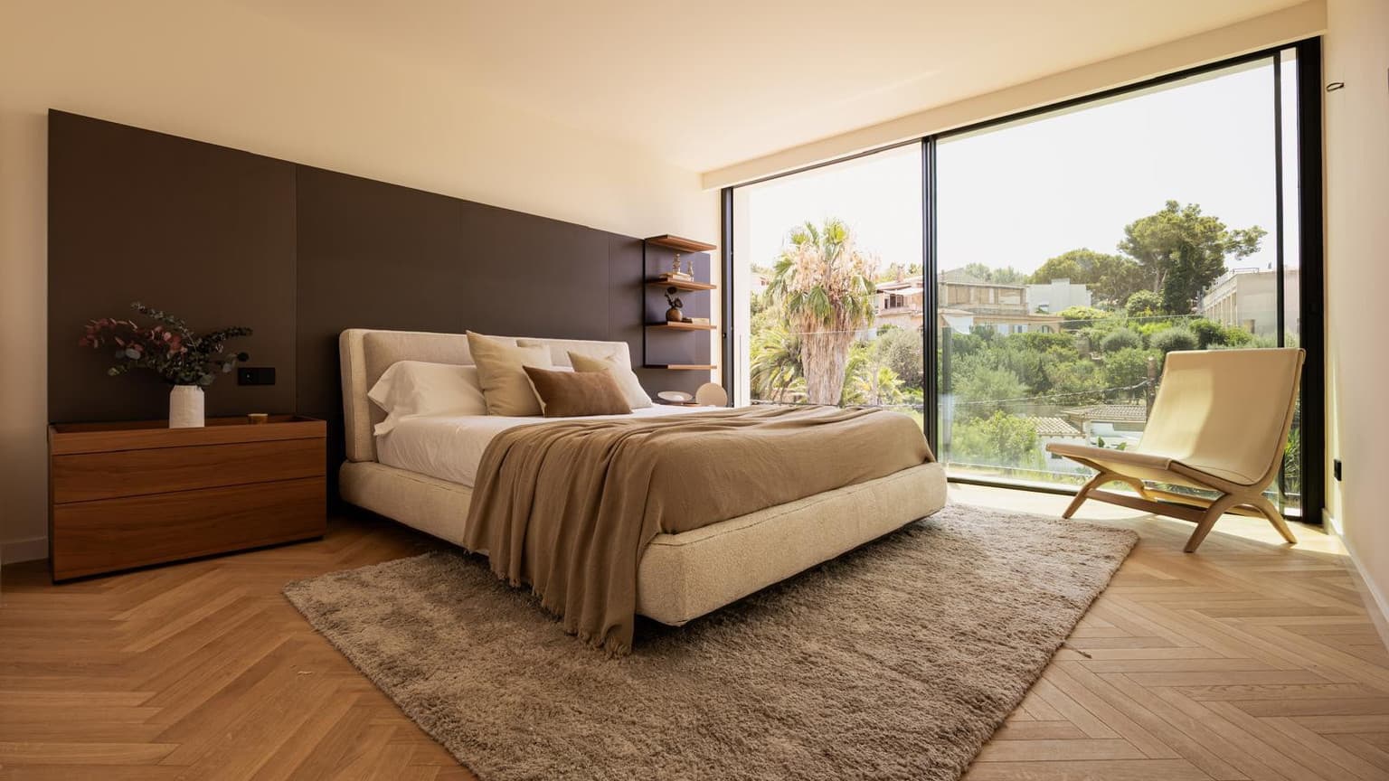 Exclusive Seafront 4-Bedroom Luxury Villa with Pool only 150m from the sea. - Gallery image 9