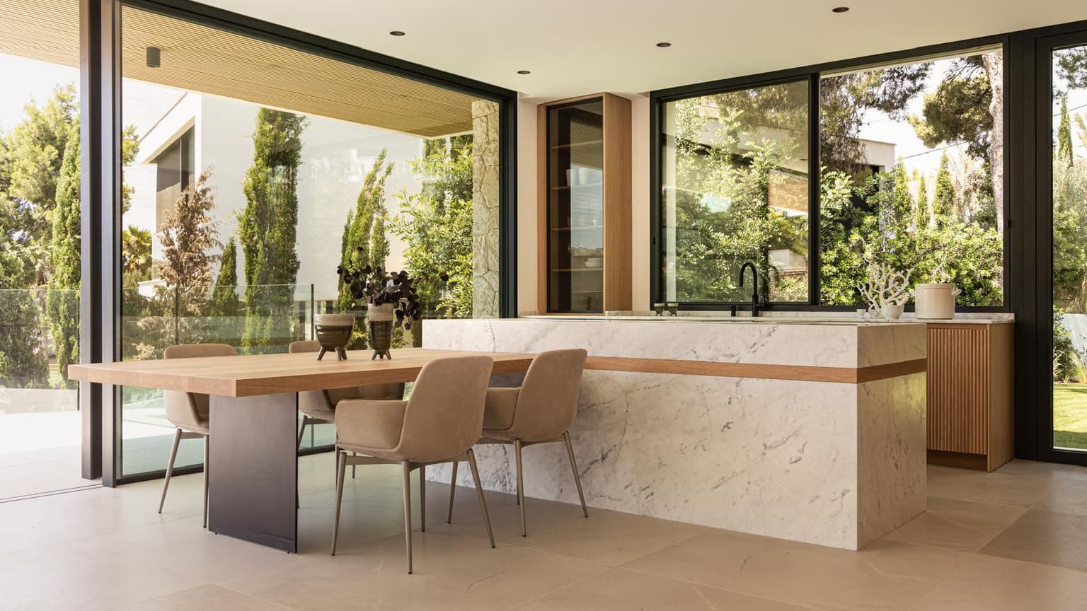 Exclusive Seafront 4-Bedroom Luxury Villa with Pool only 150m from the sea. - Gallery image 18