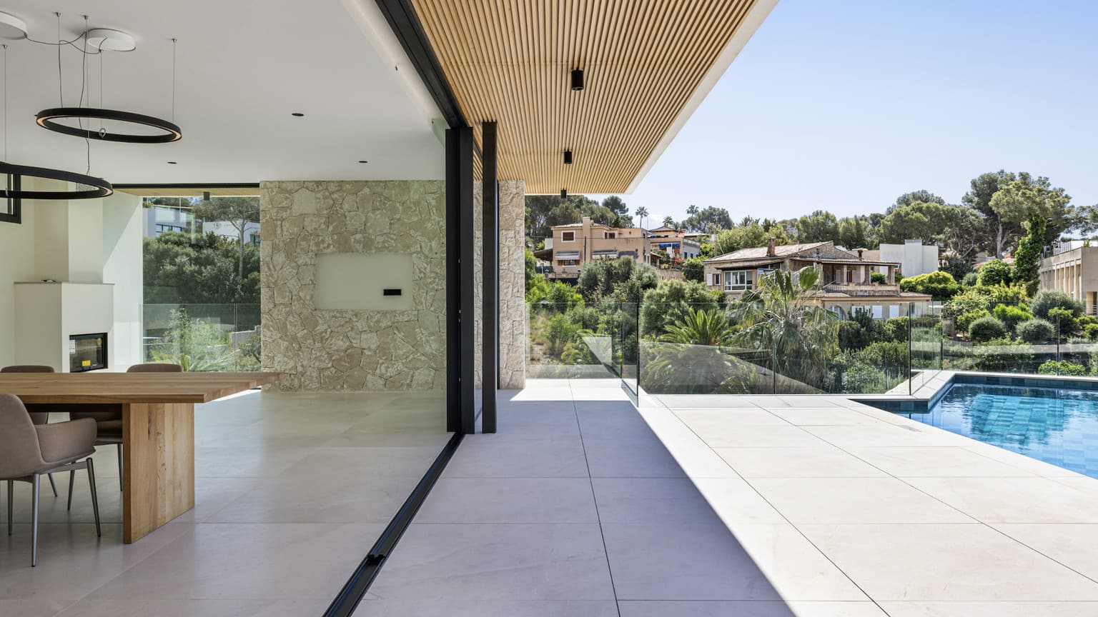 Exclusive Seafront 4-Bedroom Luxury Villa with Pool only 150m from the sea. - Gallery image 3