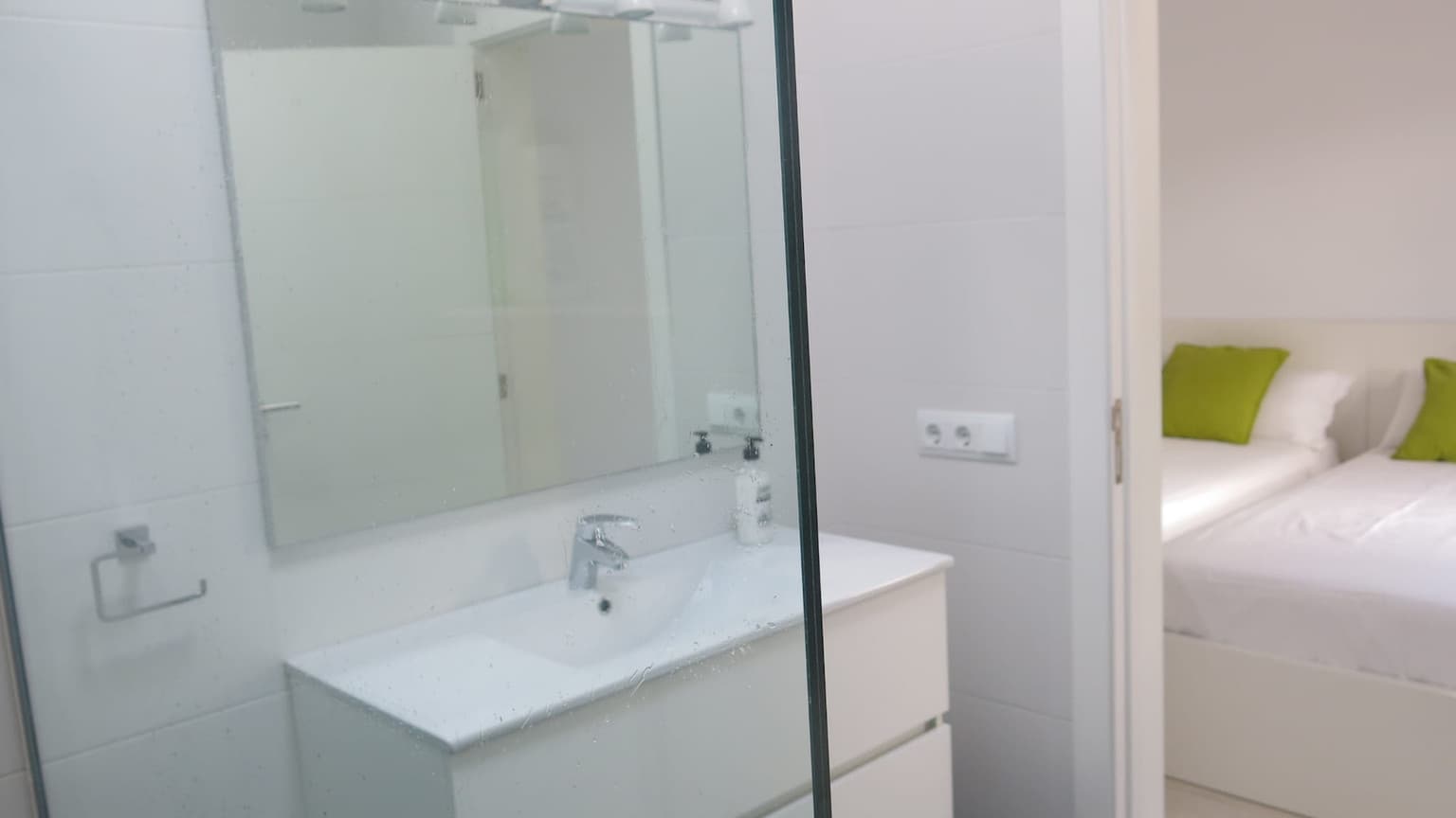 For Monthly or longterm rent Townhouse with direct Sea Access - Gallery image 14