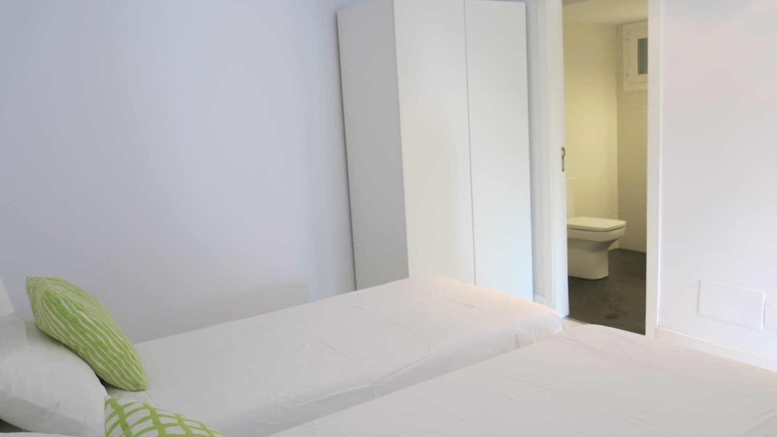 For Monthly or longterm rent Townhouse with direct Sea Access - Gallery image 15