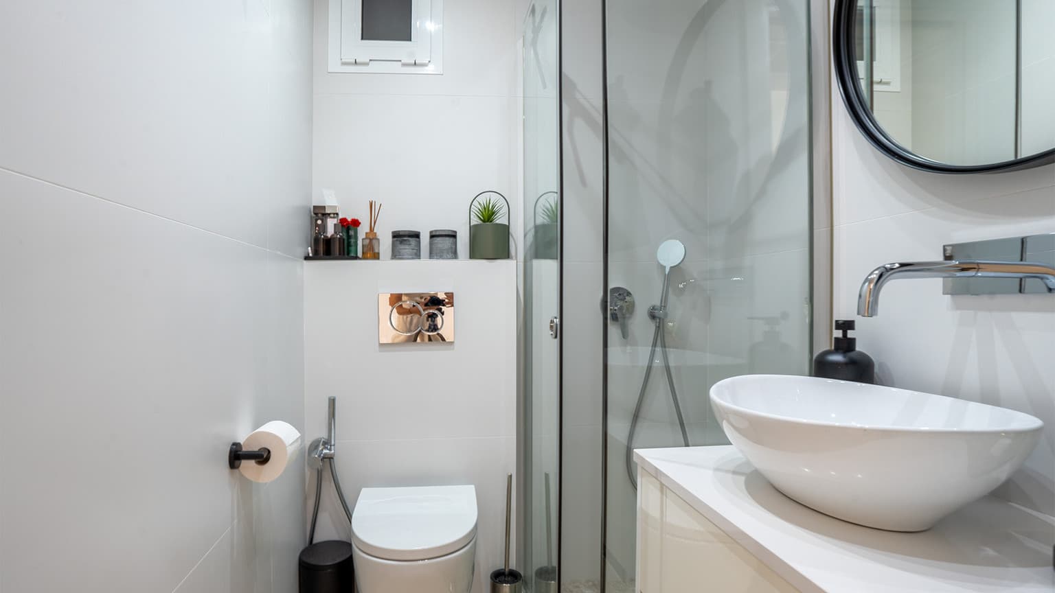 Seafront Apartment in El Arenal - Gallery image 13