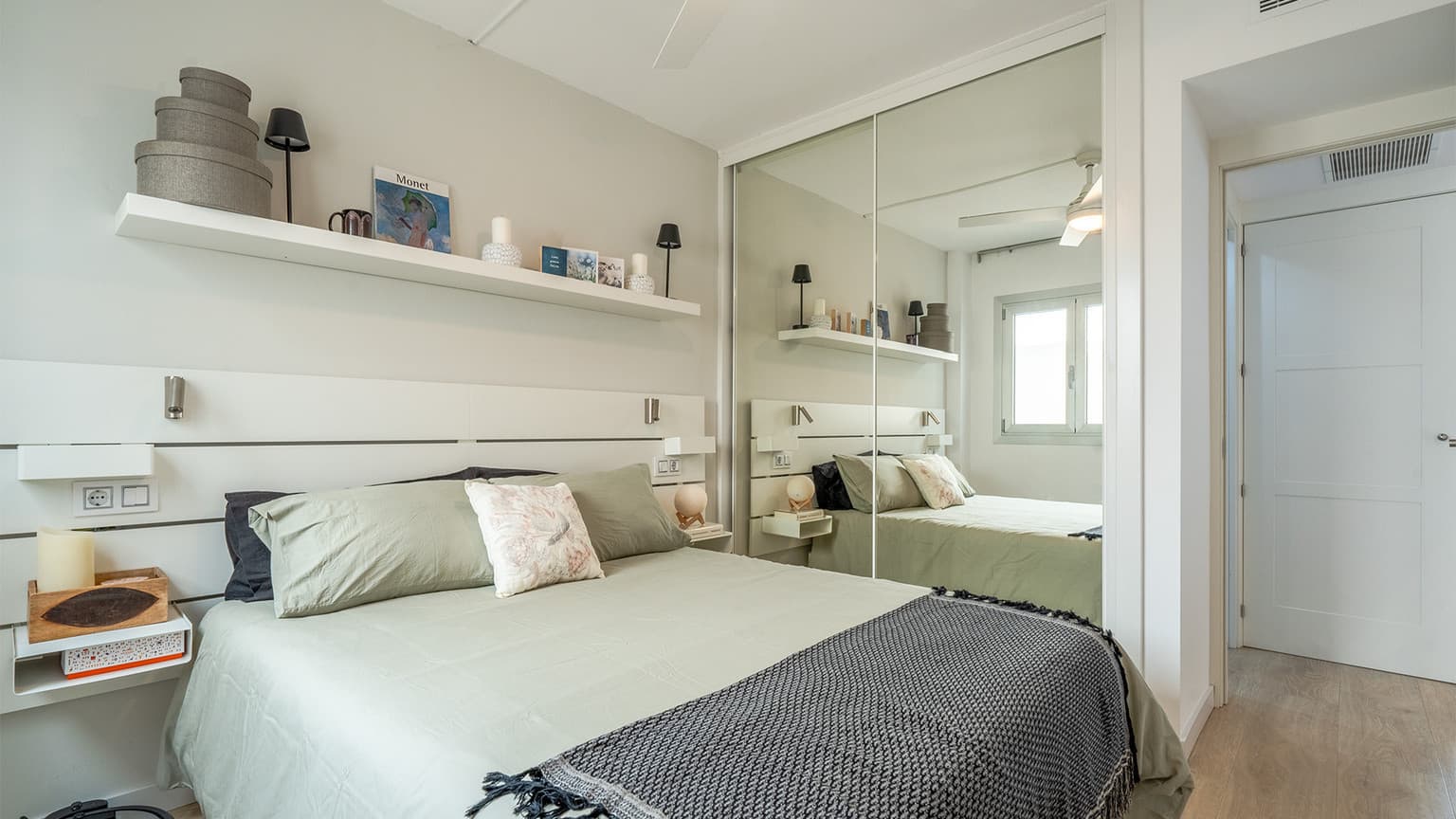 Seafront Apartment in El Arenal - Gallery image 12