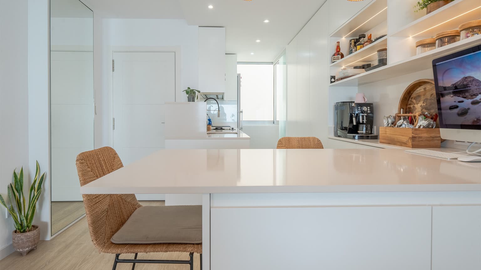 Seafront Apartment in El Arenal - Gallery image 10