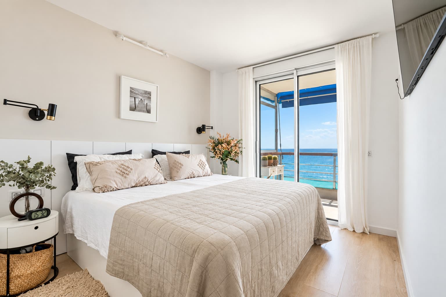 Seafront Apartment in El Arenal - Gallery image 5