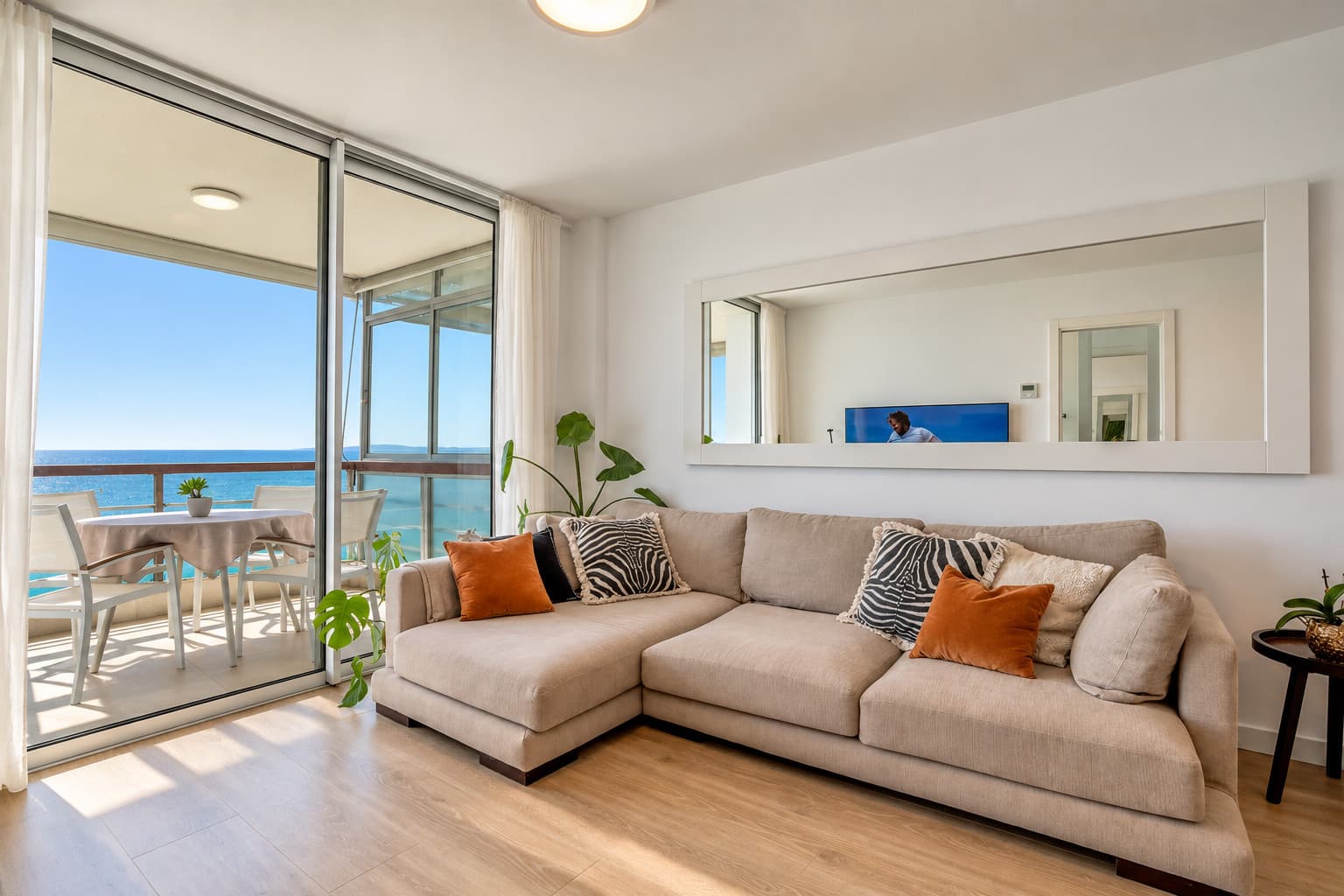 Seafront Apartment in El Arenal - Gallery image 3