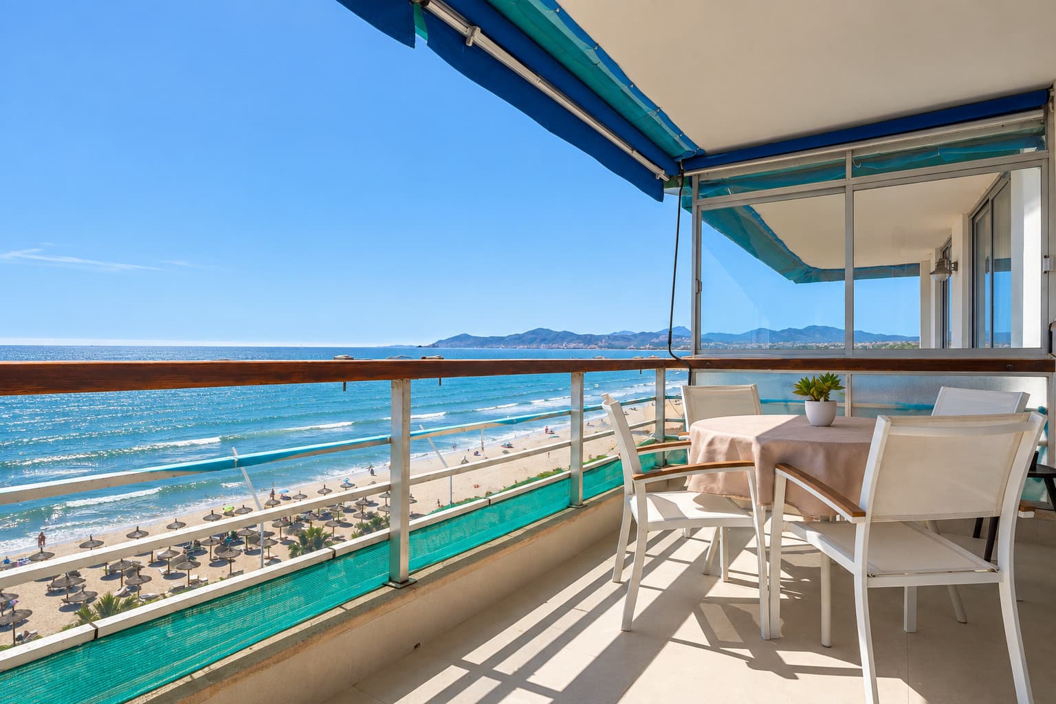 Seafront Apartment in El Arenal - Gallery image 8