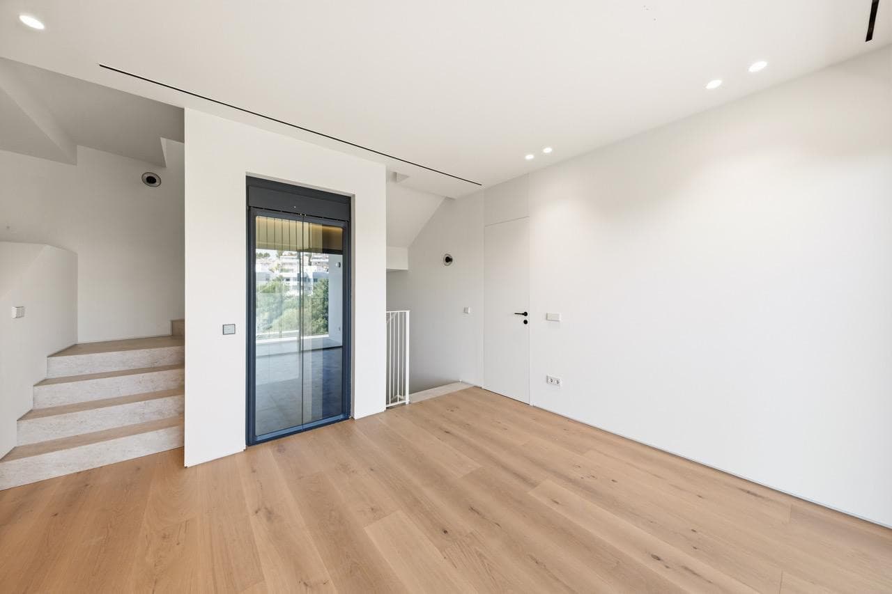 Luxury Modern 5-Bed Villa with Sea Views and Pool House Nr. 2 - Gallery image 19