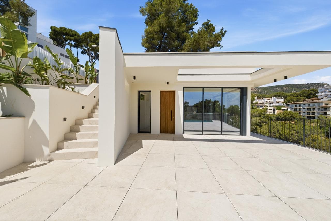 Luxury Modern 5-Bed Villa with Sea Views and Pool House Nr. 2 - Gallery image 10