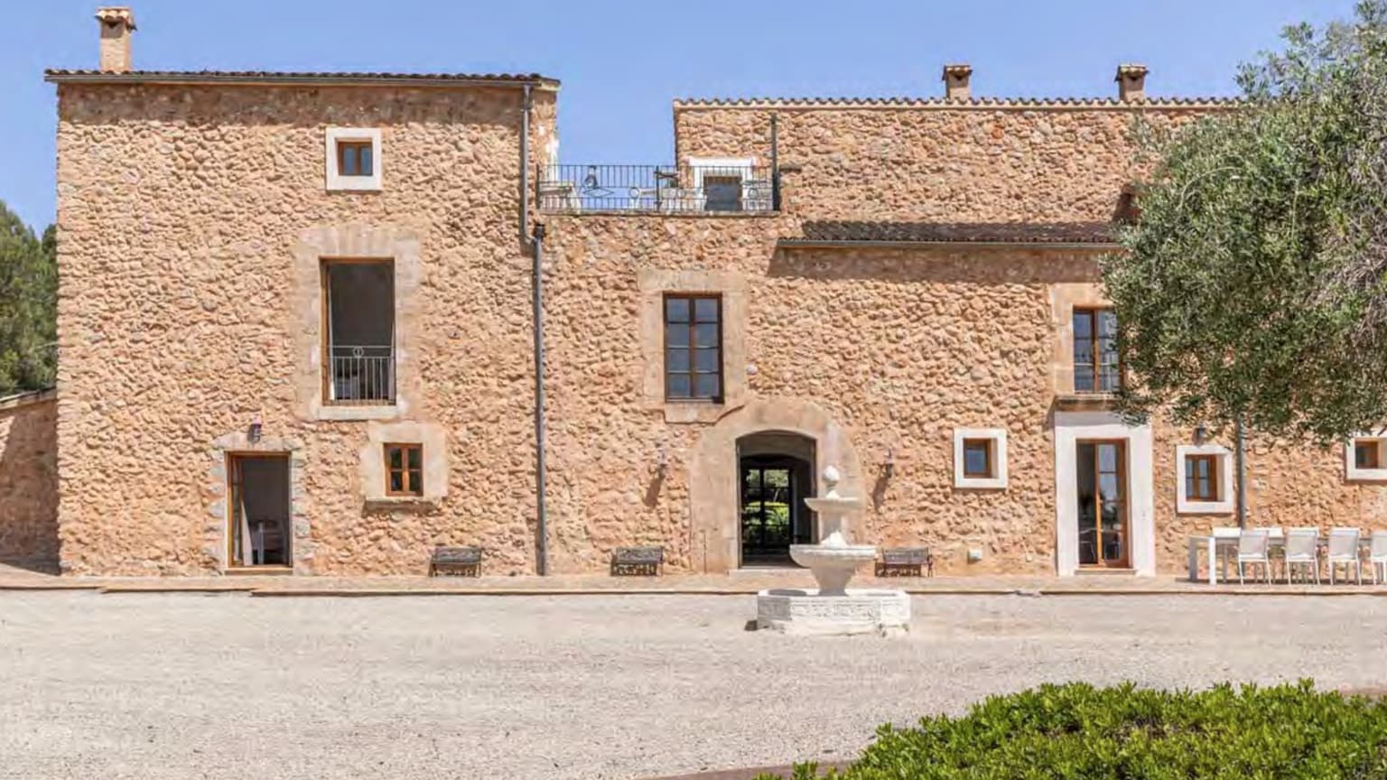 Historic Country Estate with Guest House and 20-Metre Pool in Santa María - Gallery image 1
