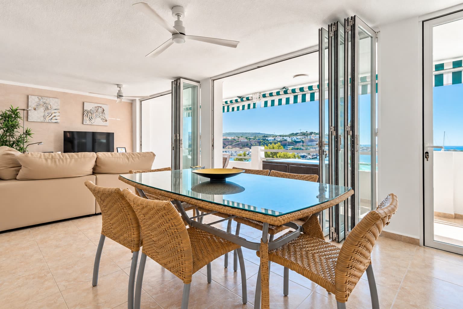First Sealine Apartment with breathtaking Seaview, sea and beach acces overlooking Port Adriano - Gallery image 1