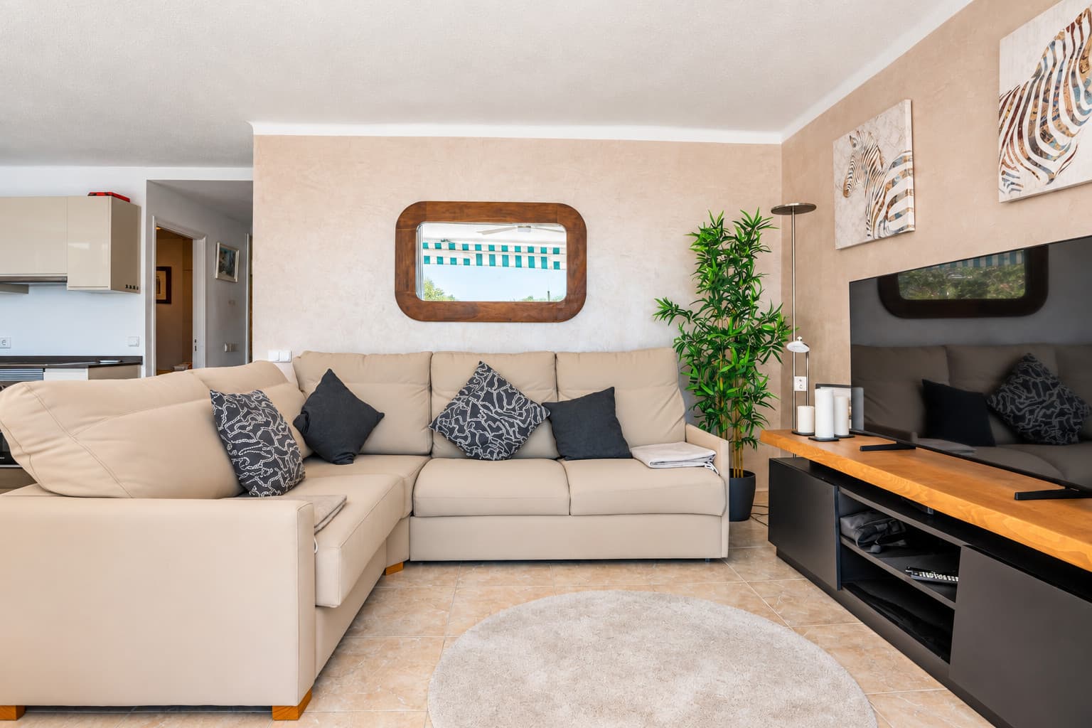 First Sealine Apartment with breathtaking Seaview, sea and beach acces overlooking Port Adriano - Gallery image 4