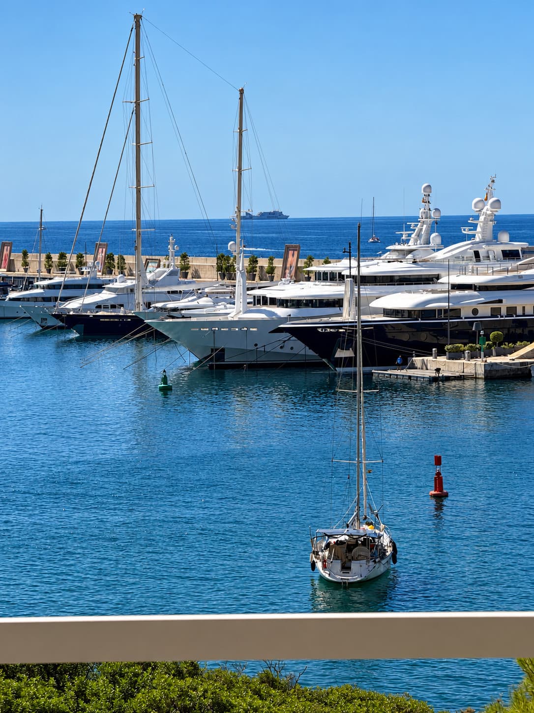 First Sealine Apartment with breathtaking Seaview, sea and beach acces overlooking Port Adriano - Gallery image 16