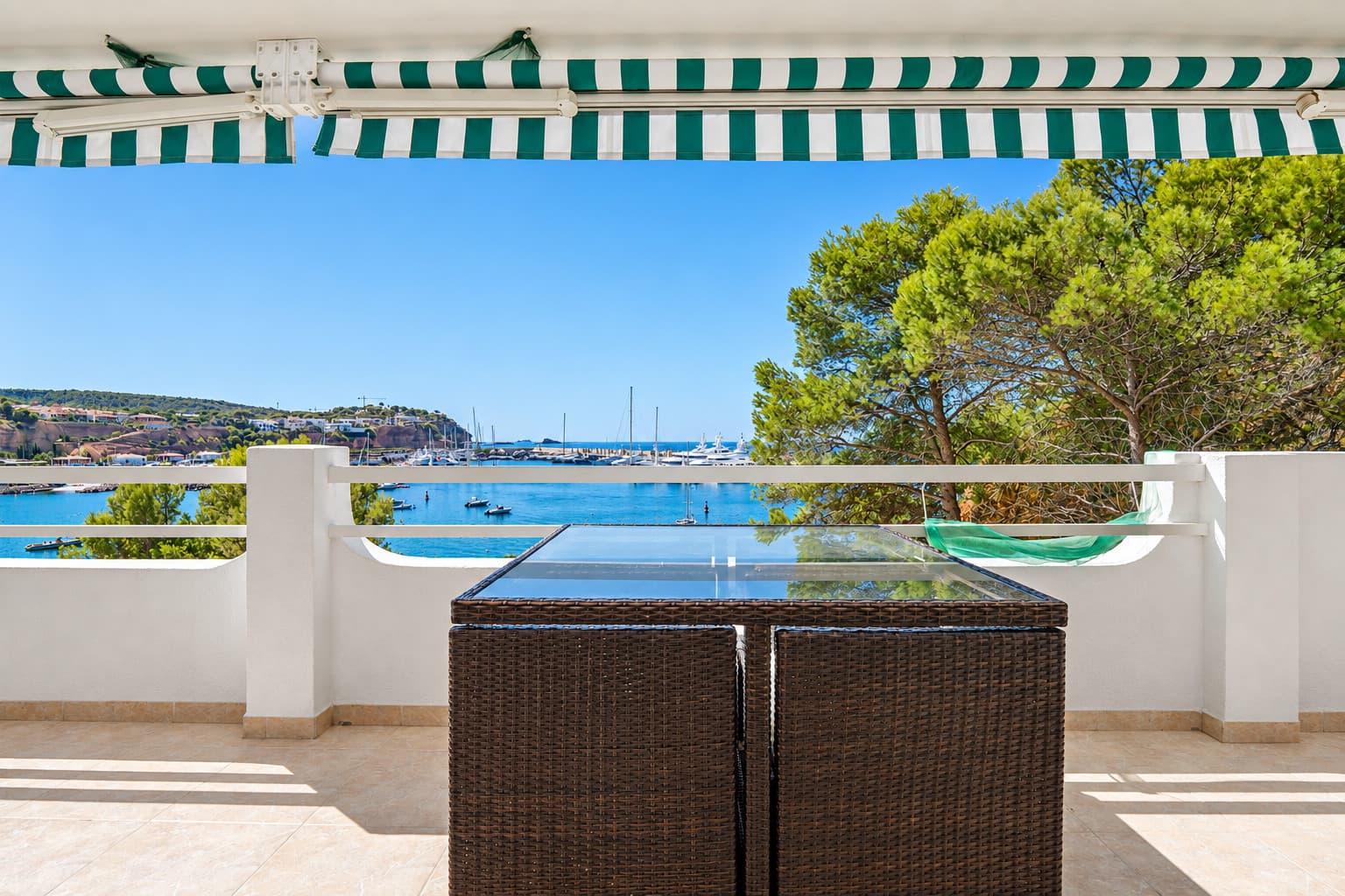 First Sealine Apartment with breathtaking Seaview, sea and beach acces overlooking Port Adriano - Gallery image 15