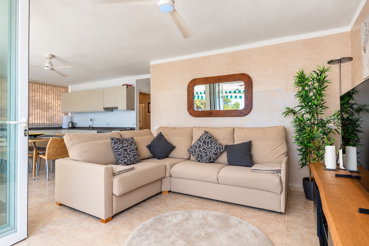 First Sealine Apartment with breathtaking Seaview, sea and beach acces overlooking Port Adriano - Gallery image 6