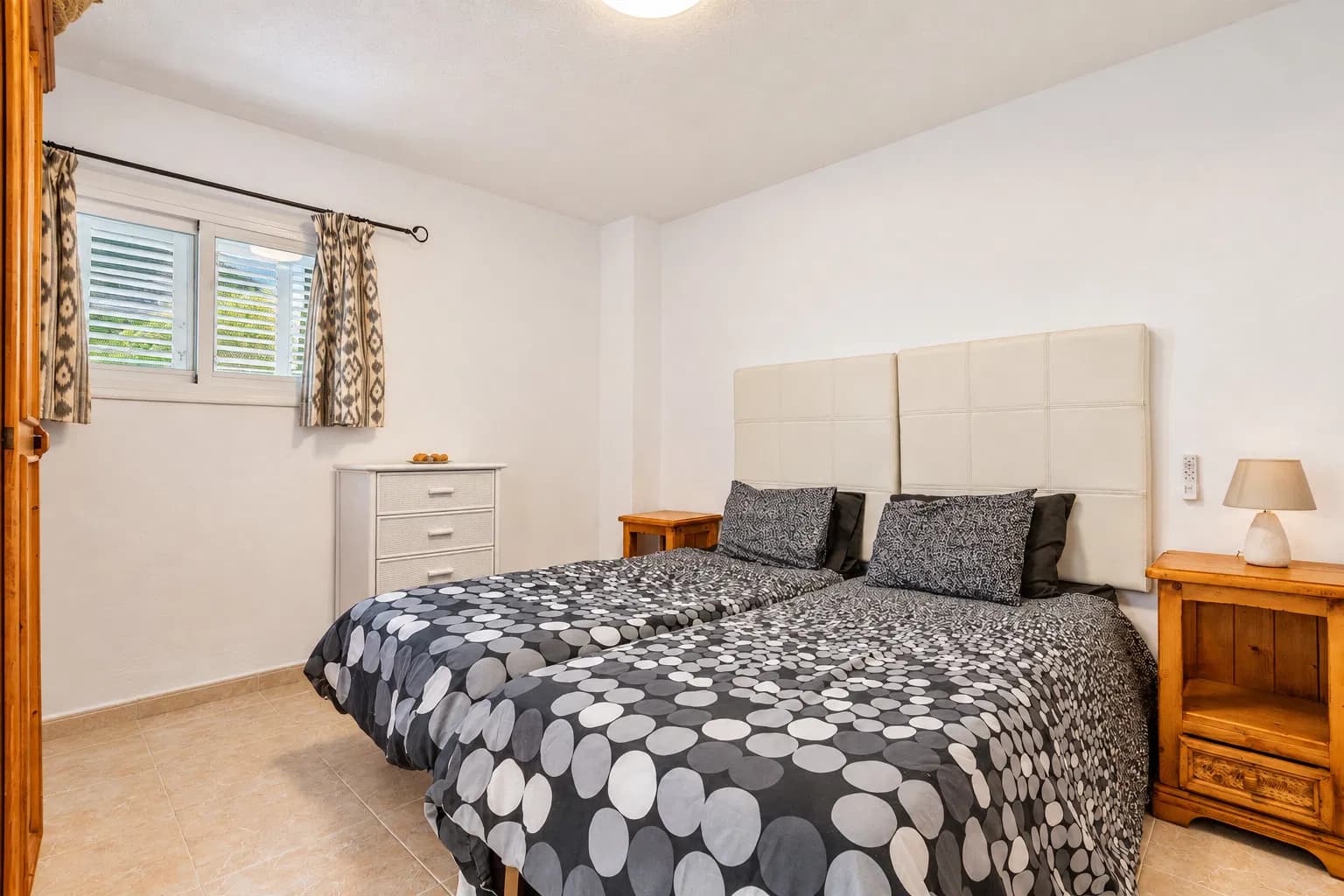 First Sealine Apartment with breathtaking Seaview, sea and beach acces overlooking Port Adriano - Gallery image 14