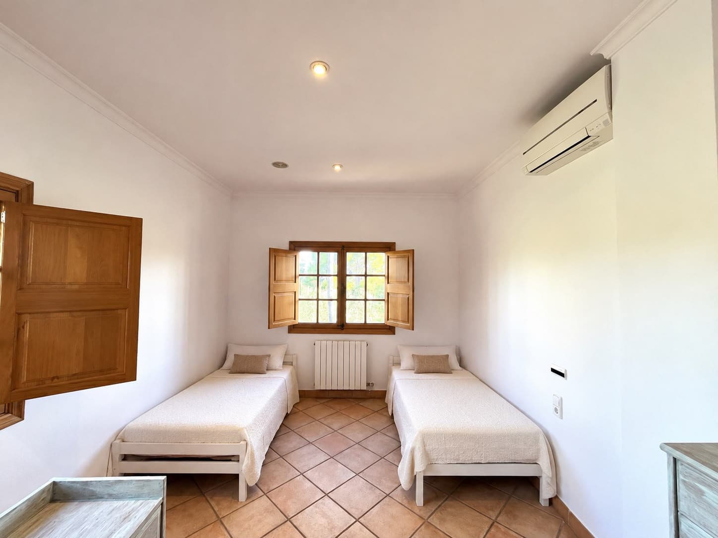Spacious 5-Bed Villa in Consell with Pool & Jacuzzi - Gallery image 3