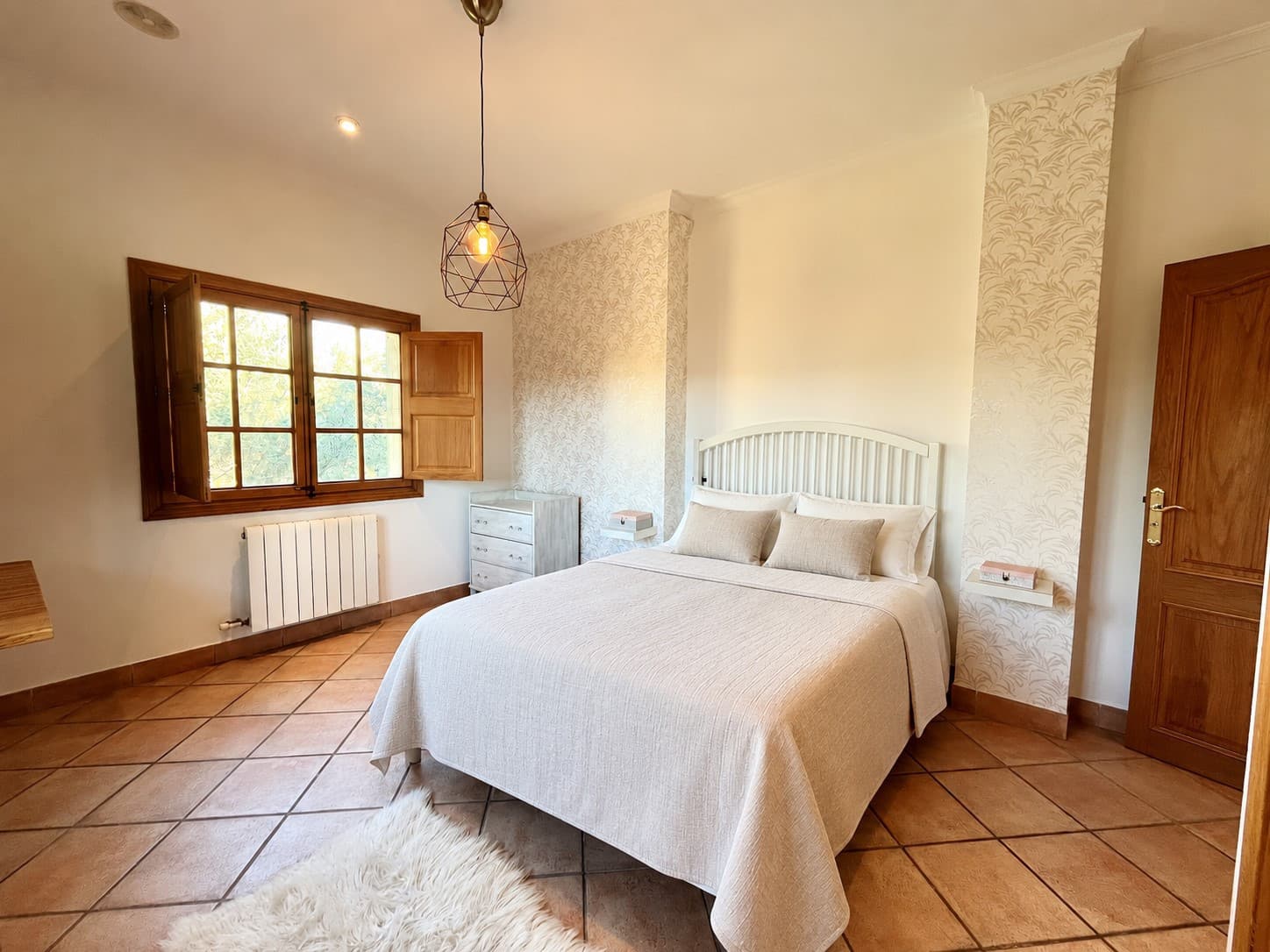 Spacious 5-Bed Villa in Consell with Pool & Jacuzzi - Gallery image 2