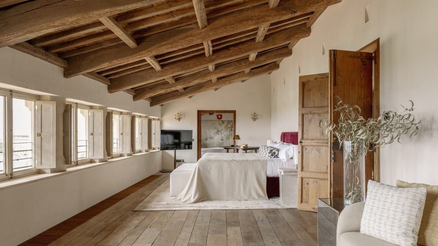 Historic 15th-Century Palace Beside Palma Cathedral with Sea Views - Gallery image 4