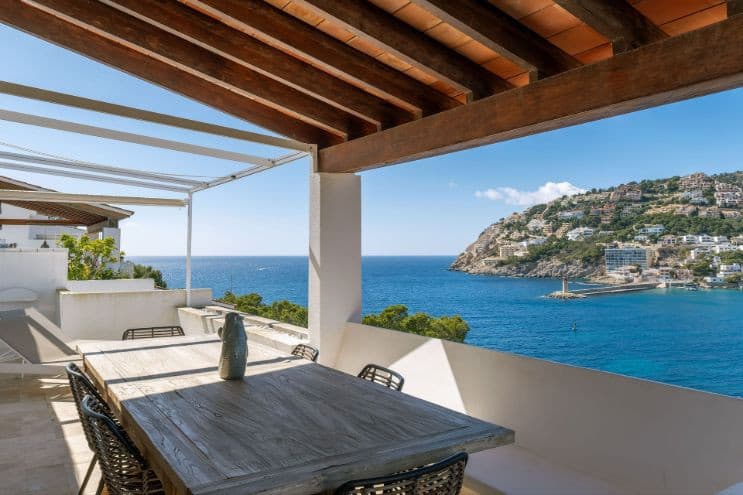 Three-bedroom apartment in Port d'Andratx featuring expansive port views - Gallery image 2
